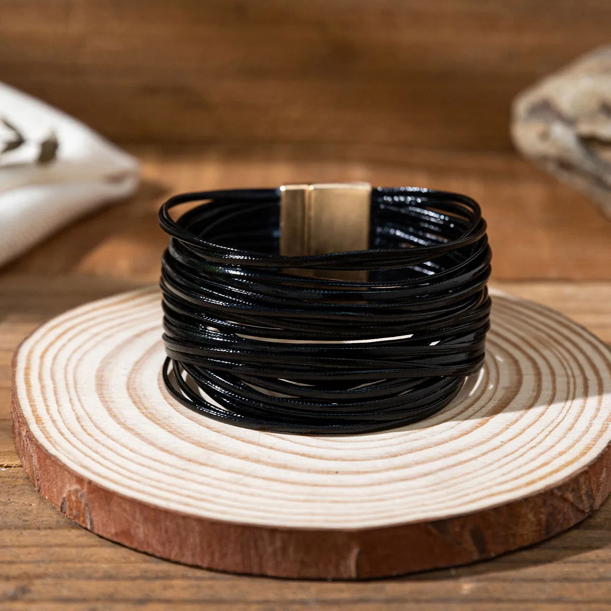 1 Pc Boho Vacation Style Multilayer Contrast Magnetic Buckle Bracelet Unisex Rock Hippie Wide-brimmed Disturbing Bangle Wrap Bracelet For Women