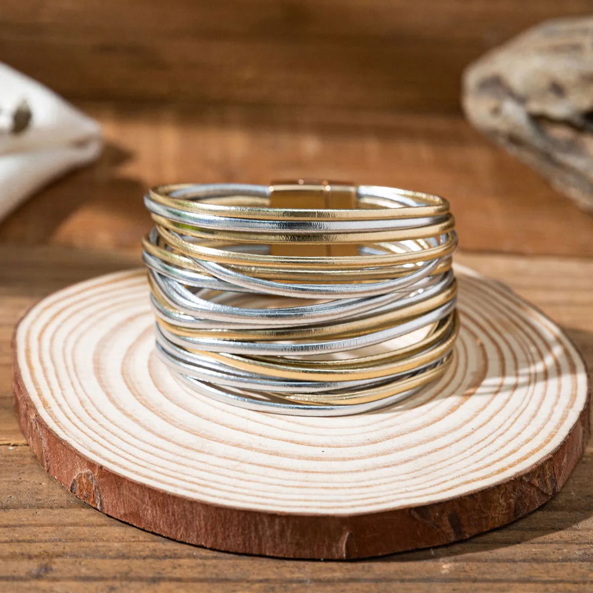 1 Pc Boho Vacation Style Multilayer Contrast Magnetic Buckle Bracelet Unisex Rock Hippie Wide-brimmed Disturbing Bangle Wrap Bracelet For Women