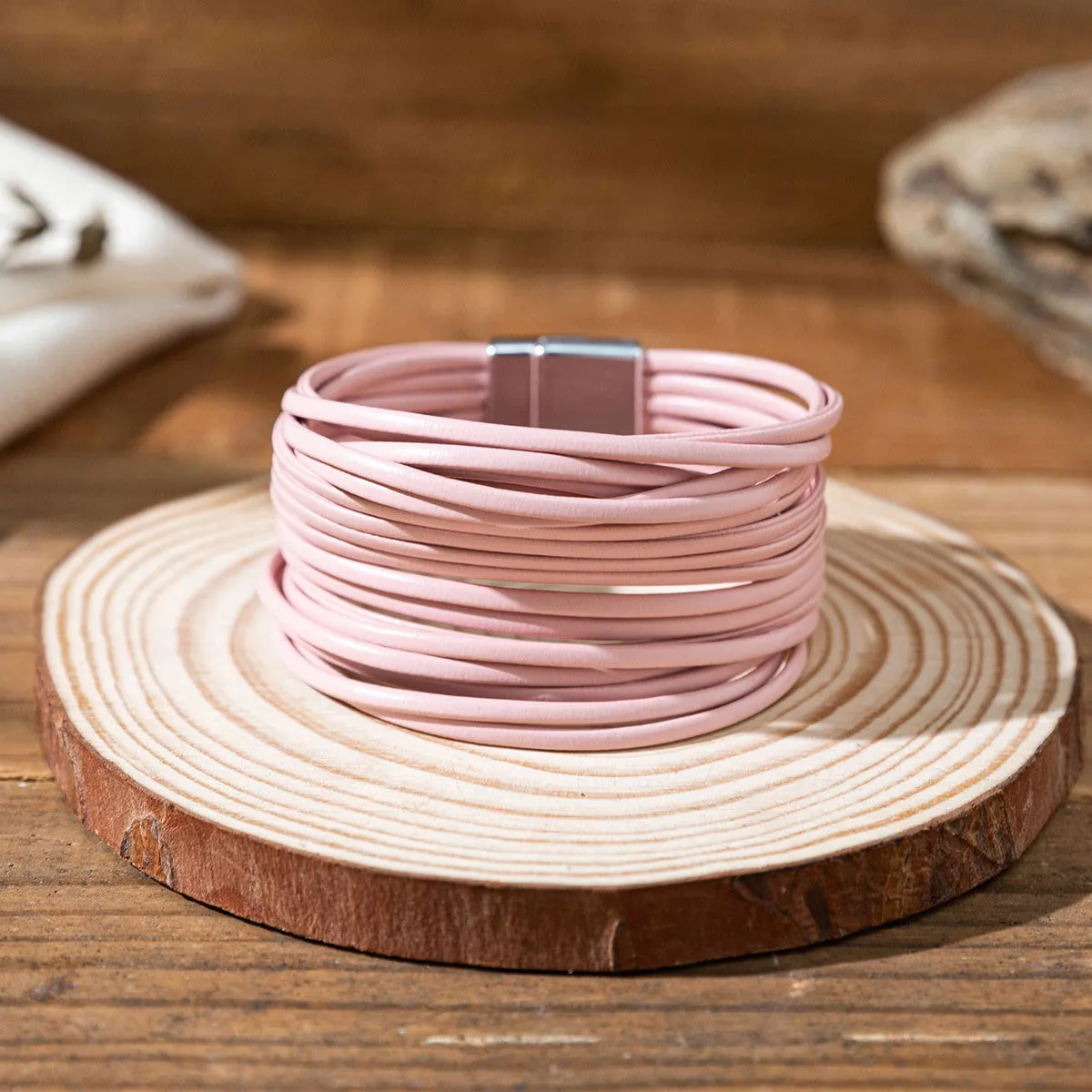 1 Pc Boho Vacation Style Multilayer Contrast Magnetic Buckle Bracelet Unisex Rock Hippie Wide-brimmed Disturbing Bangle Wrap Bracelet For Women