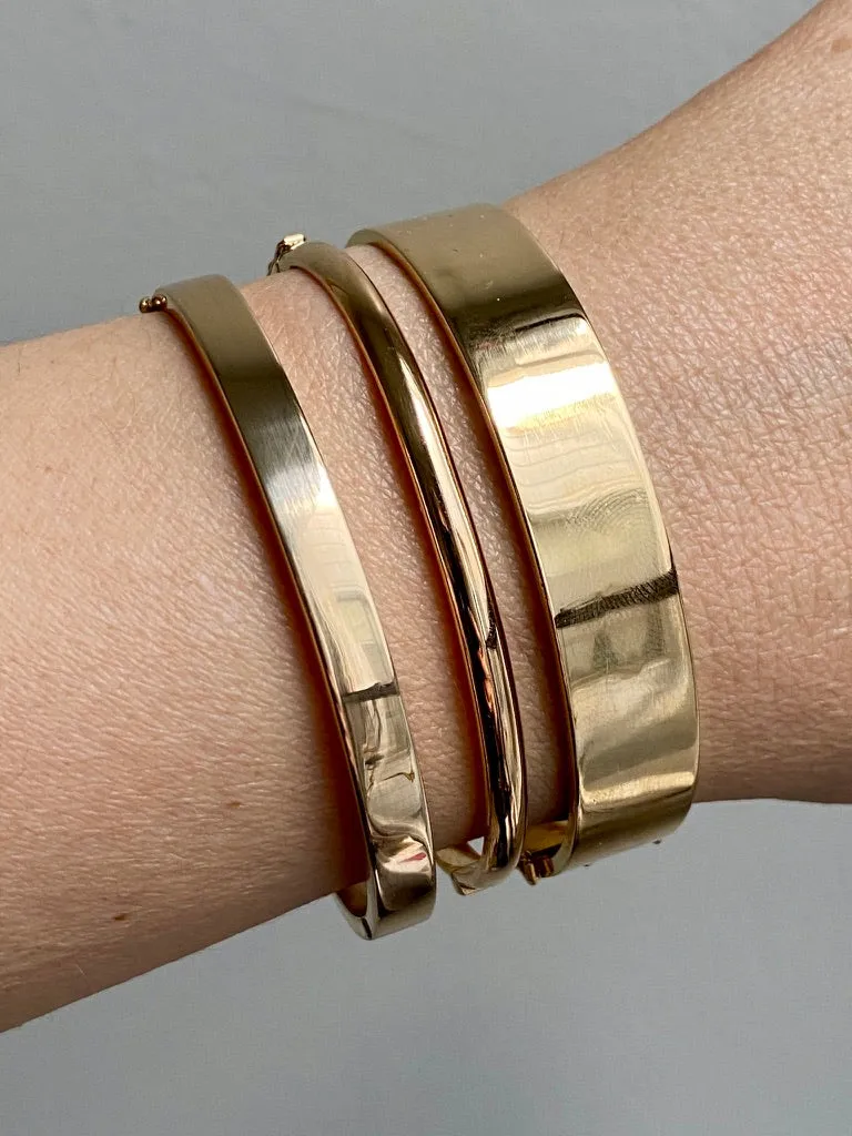 1962 Wide Hinged Bangle in 18k gold - Etched Curls Pattern - Stockholm, Sweden - 7 inch interior