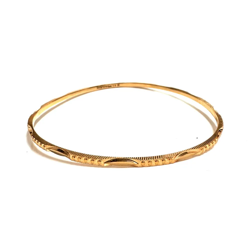 22K Yellow Gold (1.8mm) Diamond Cut Fancy Bangle - Medium