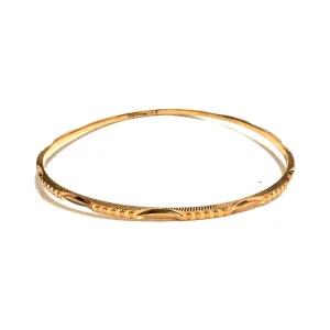 22K Yellow Gold (1.8mm) Diamond Cut Fancy Bangle - Medium