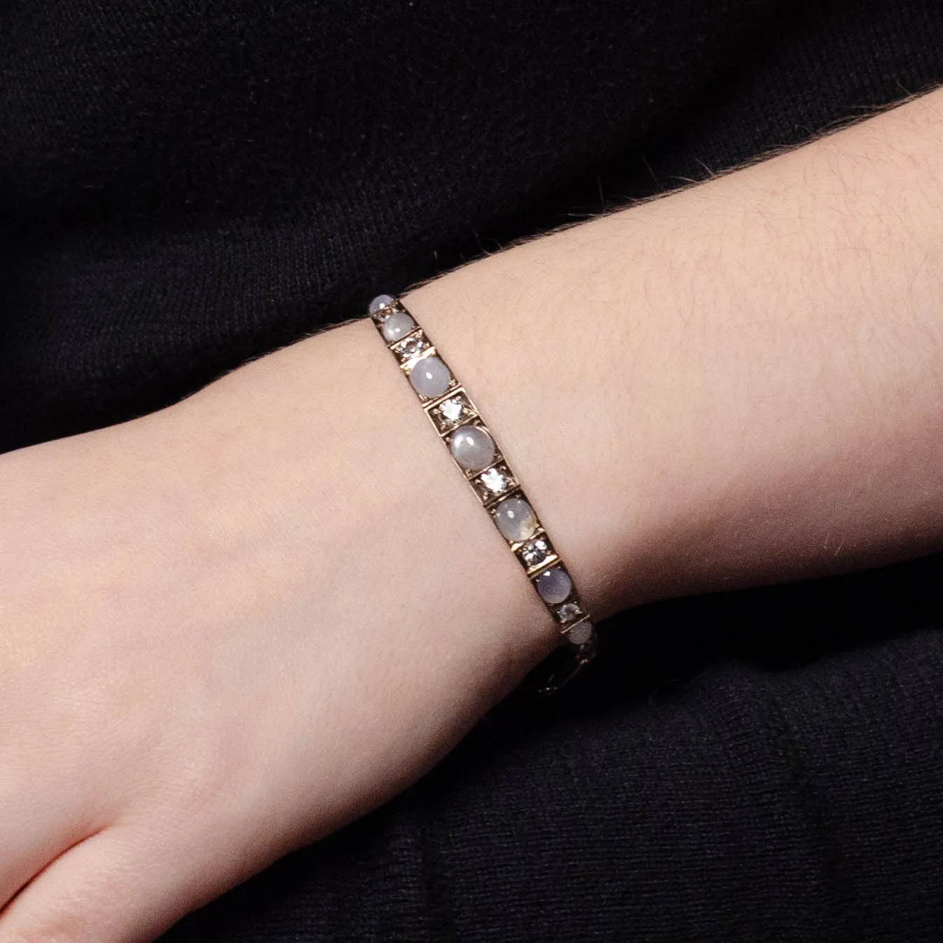 Antique Star Sapphire and White Topaz Bracelet of 9ct Gold