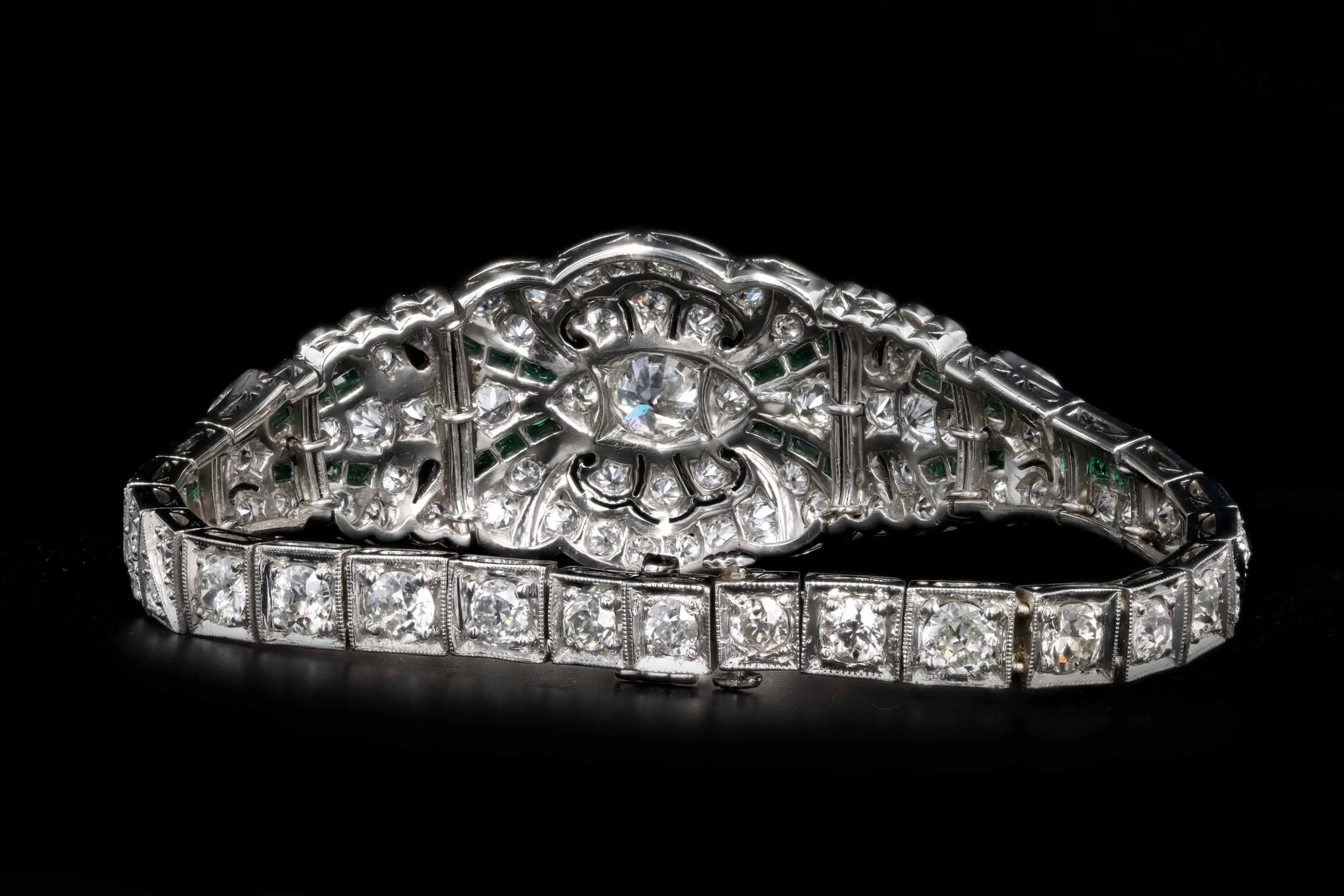 Art Deco Platinum 7.55 Carat Total Weight Old European Cut Diamond & Natural Emerald Bracelet