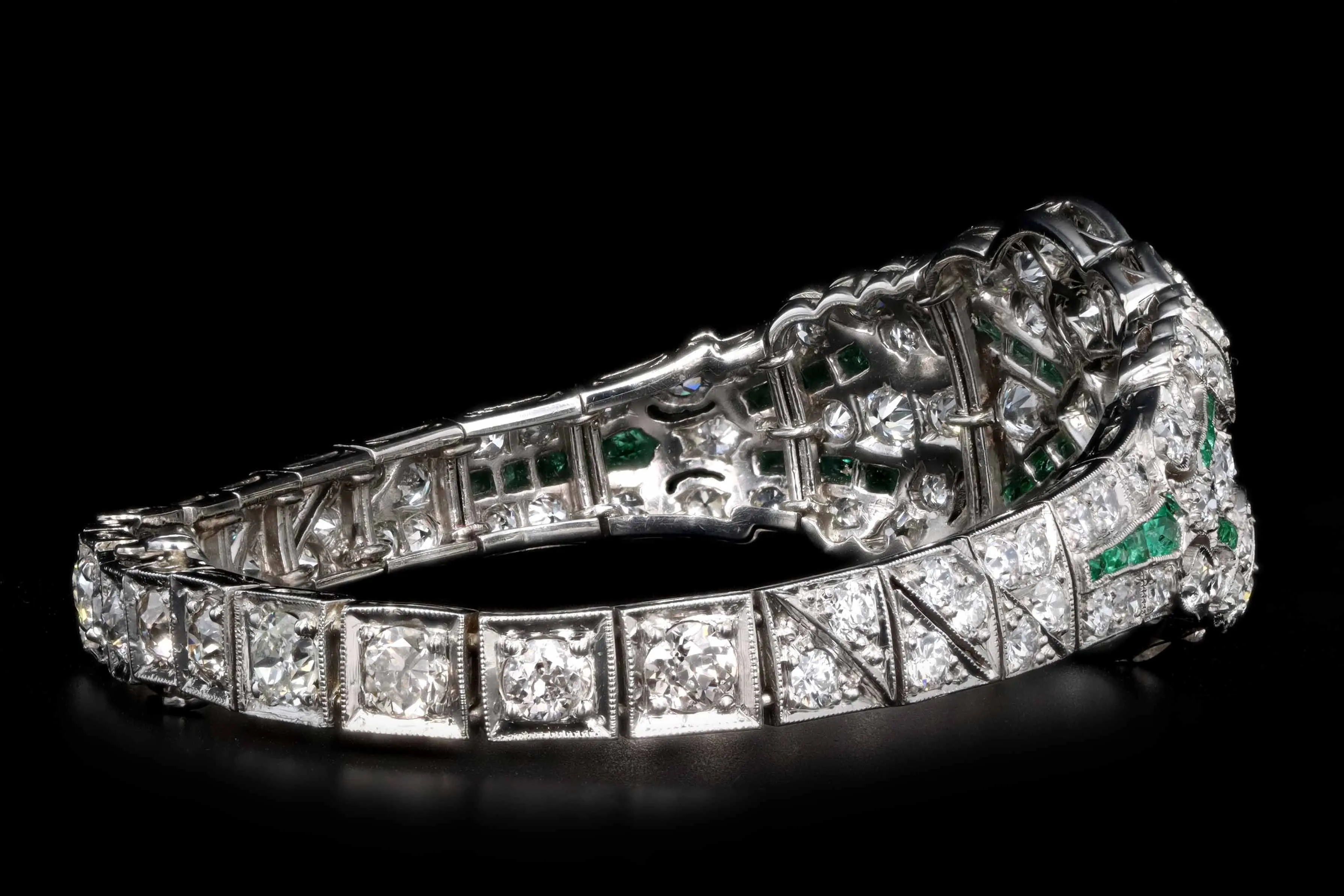 Art Deco Platinum 7.55 Carat Total Weight Old European Cut Diamond & Natural Emerald Bracelet