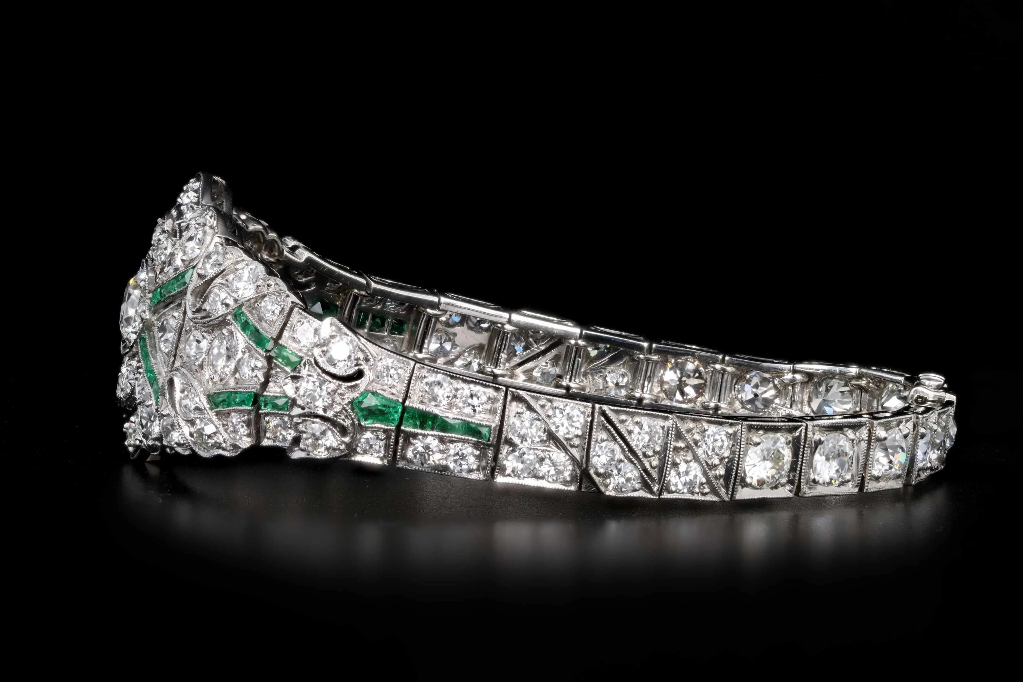 Art Deco Platinum 7.55 Carat Total Weight Old European Cut Diamond & Natural Emerald Bracelet