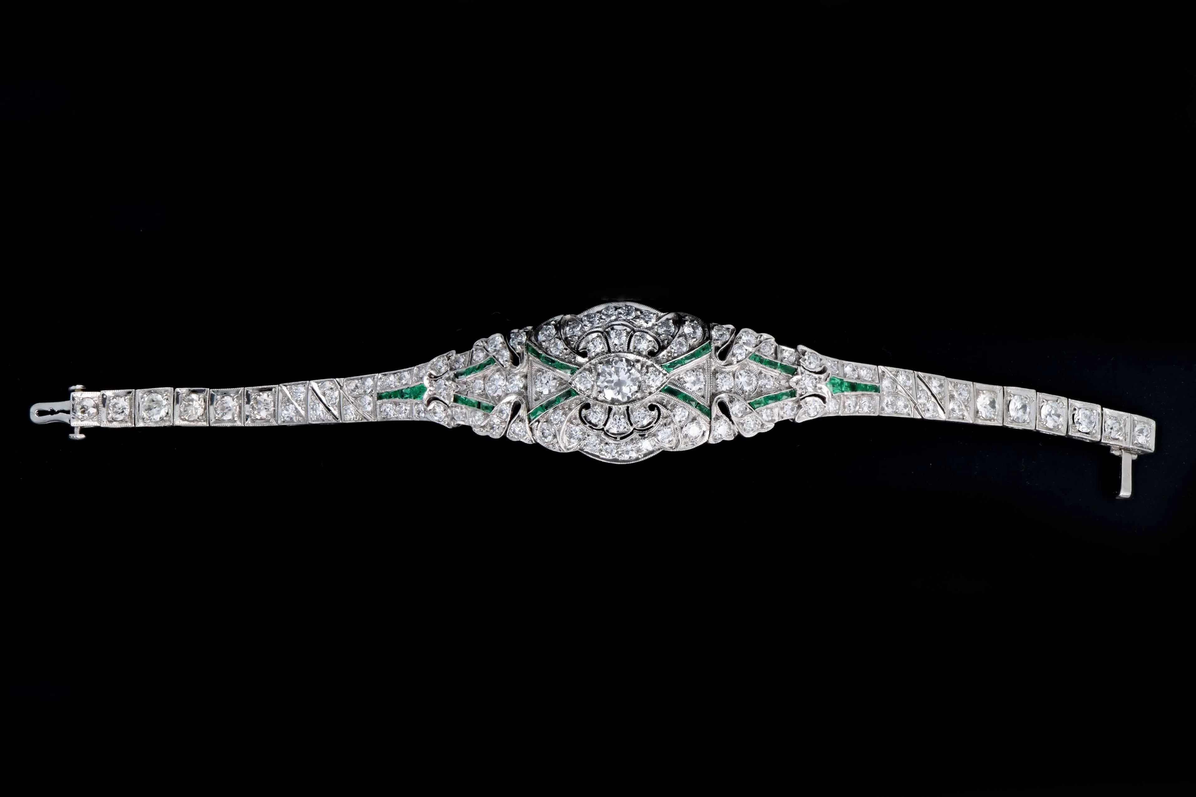 Art Deco Platinum 7.55 Carat Total Weight Old European Cut Diamond & Natural Emerald Bracelet