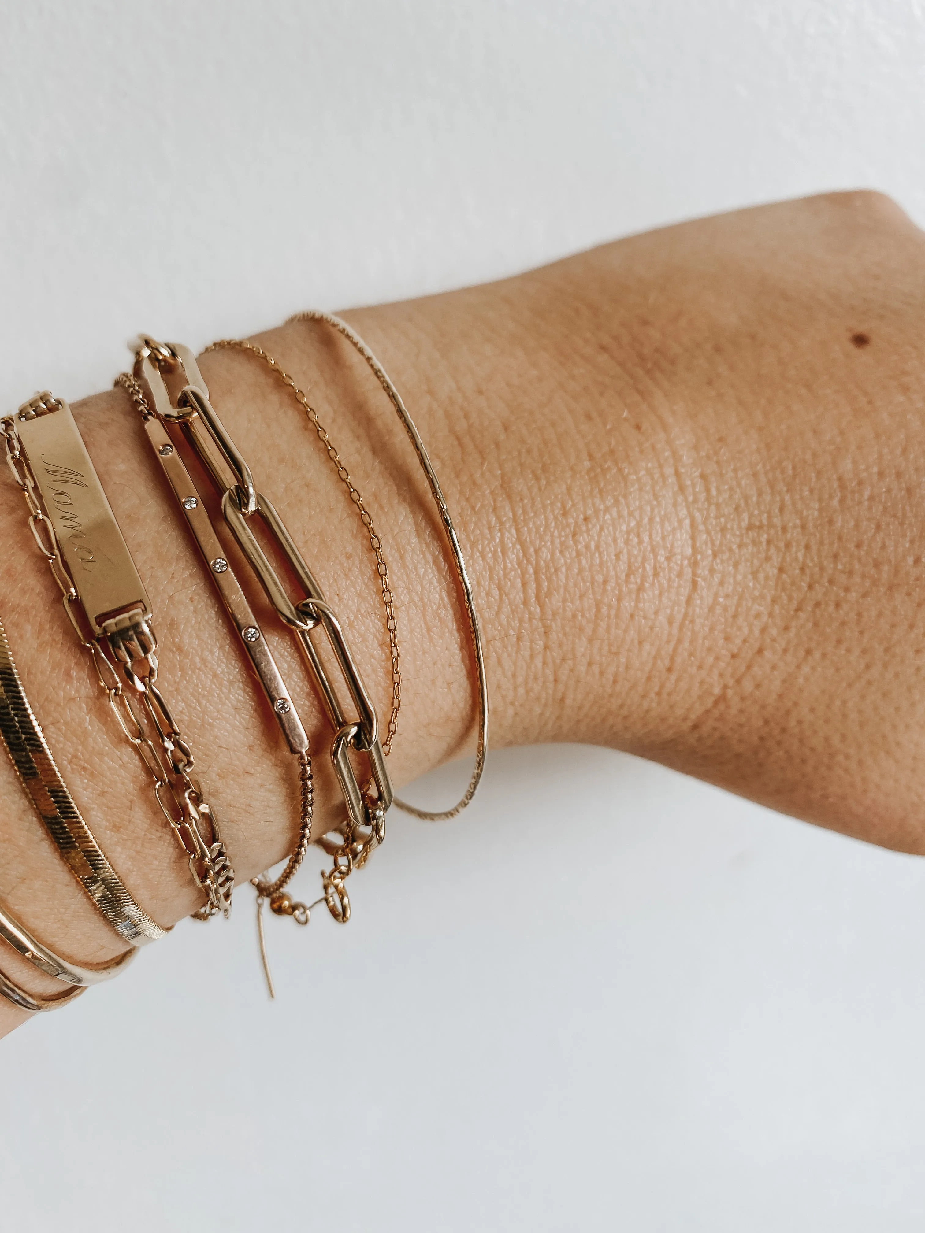 DAINTY SPARKLE BANGLE