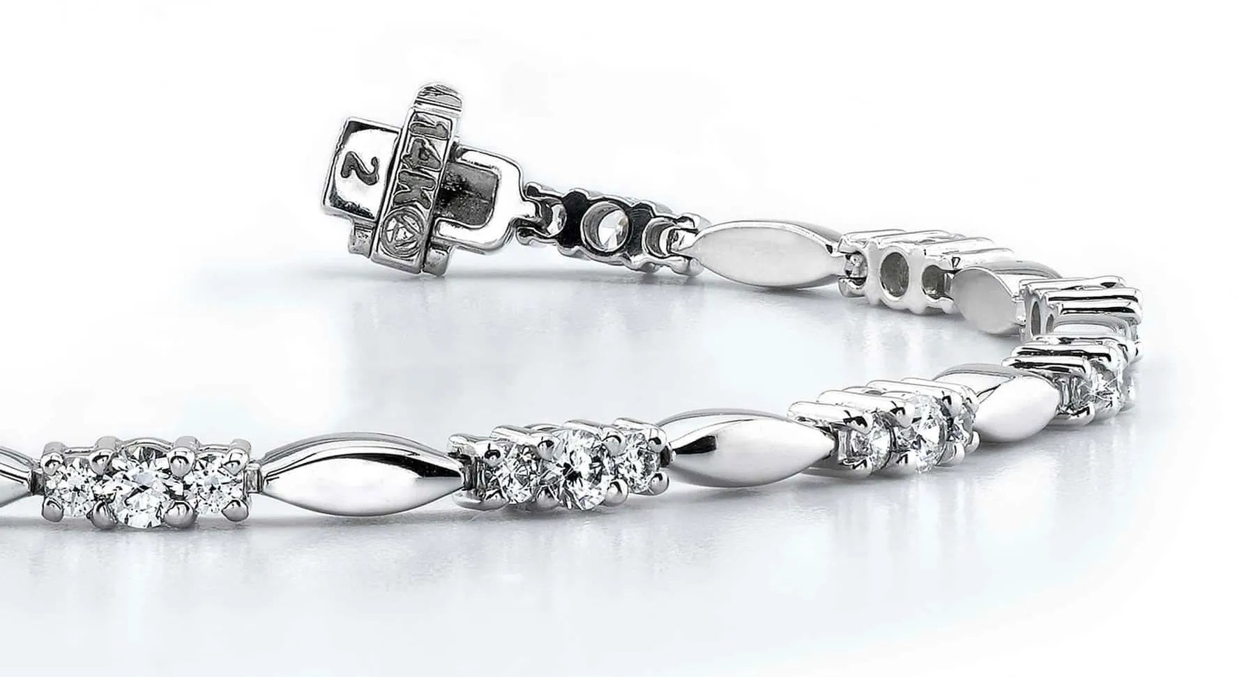 Elliptical Link Lab-Grown Diamond Bracelet with 2.05 ct.(finished) 2mm, 3mm
