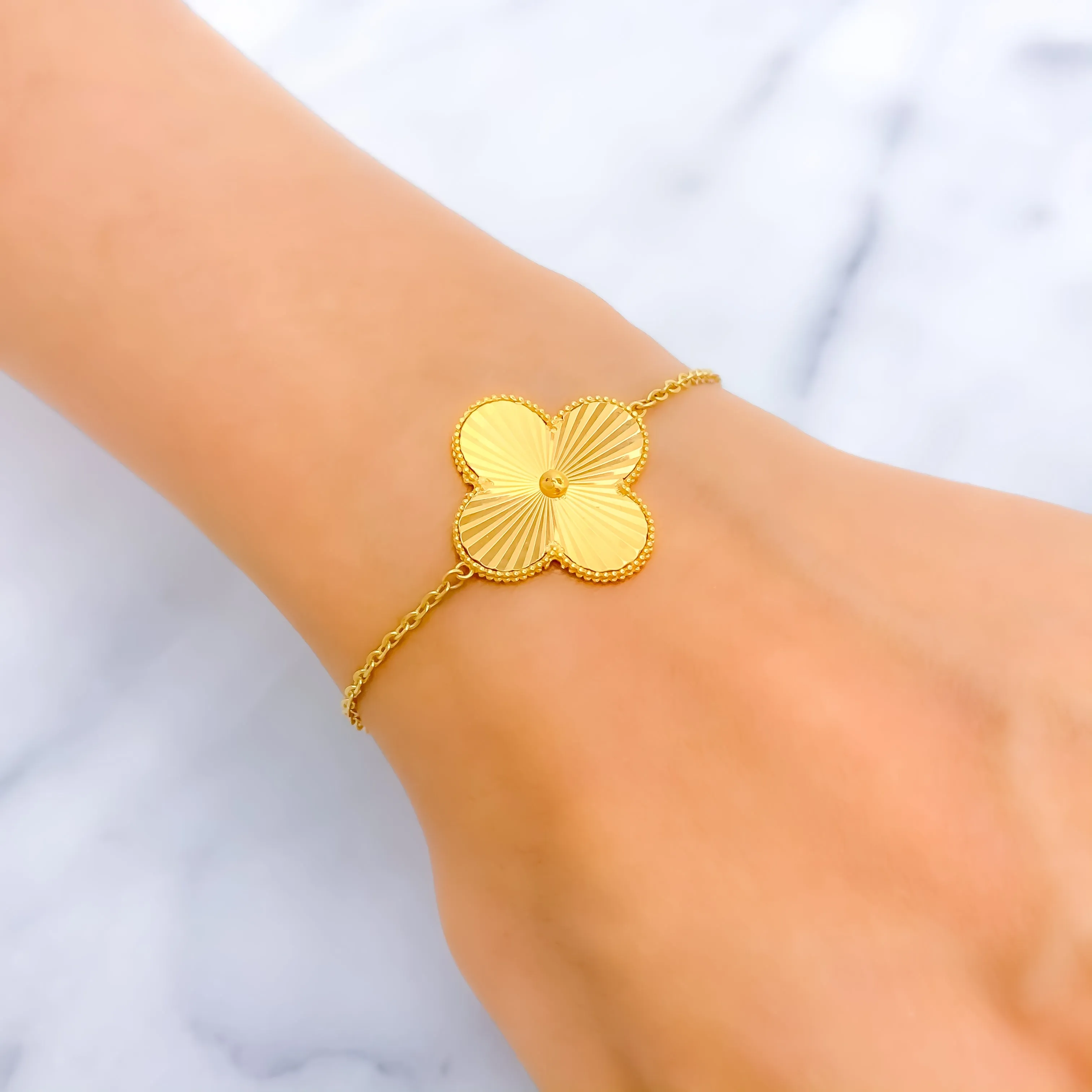 Extravagant Glistening Flower 21k Gold Bracelet
