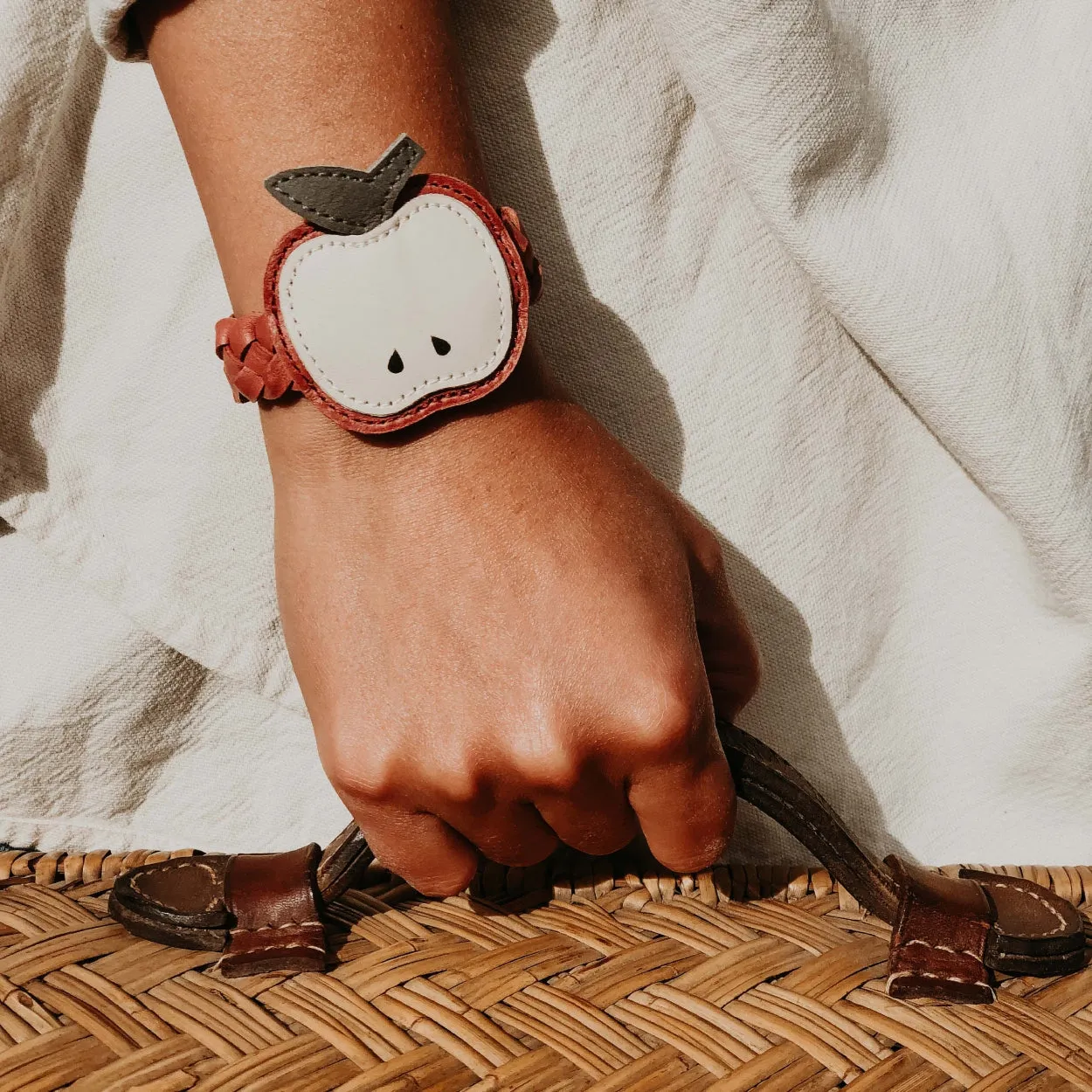 Fruzi Bracelet | Apple | Scarlet Classic Leather
