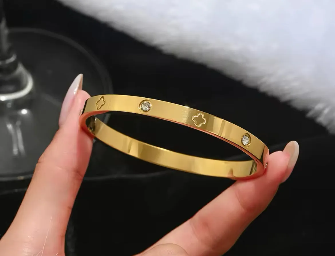 Gold | Bracelets