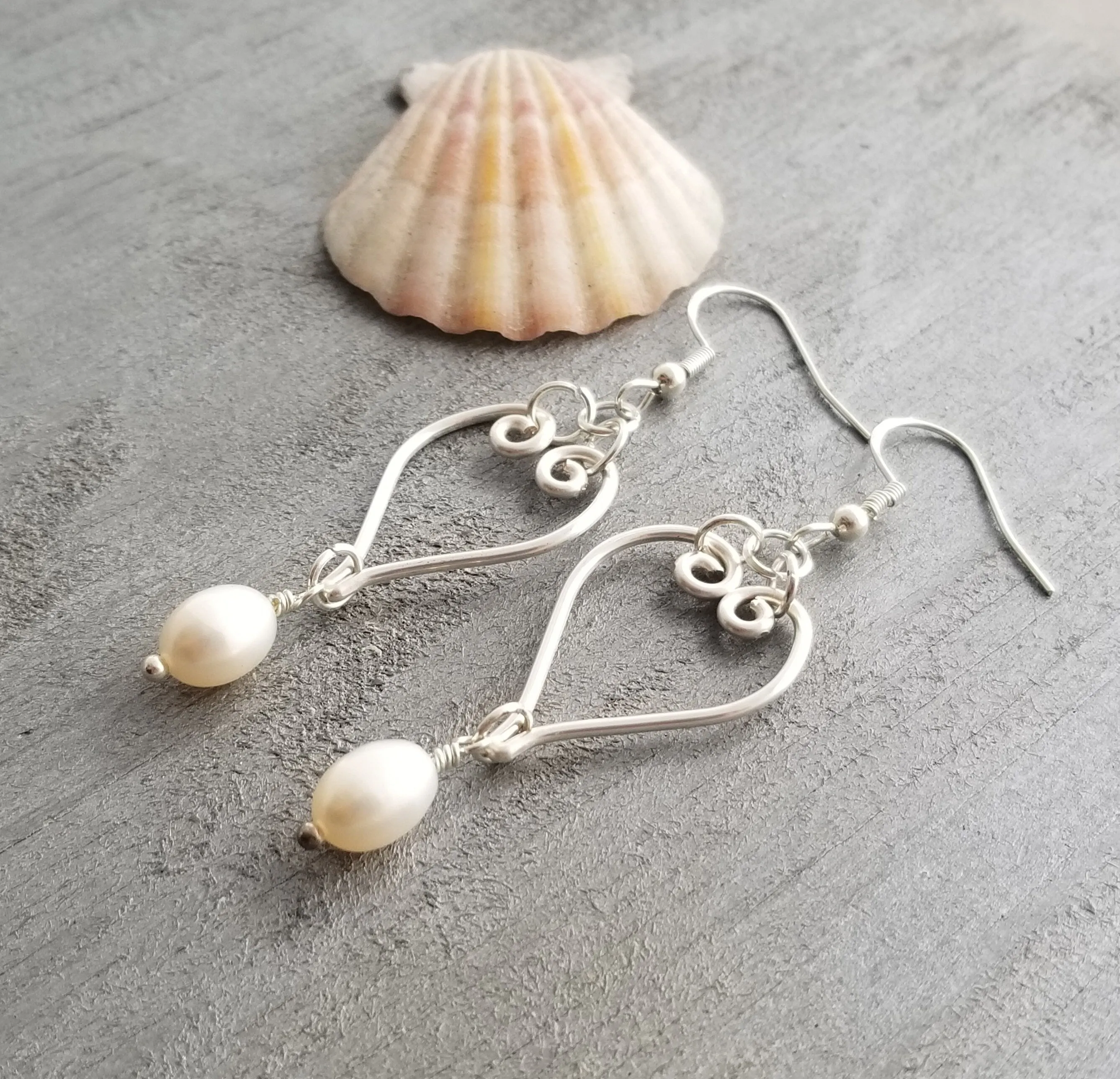 Hawaiian Jewelry For Women, Wire Loop Heart Earrings Natural Rice Pearls Earrings Beachy Pearl Jewelry Birthday Gift (June Birthstone Gift)