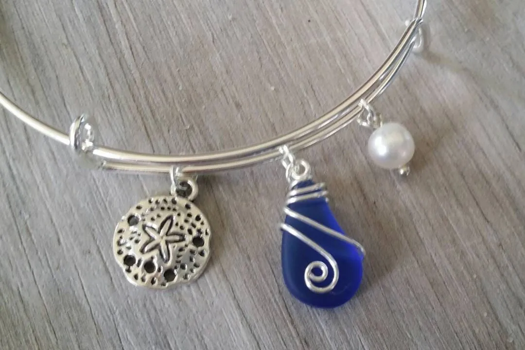 Hawaiian Jewelry Sea Glass Bracelet, Cobalt Blue Bracelet Sand Dollar Beach Bracelet, Sea Glass Jewelry Birthday Gift (September Birthstone)