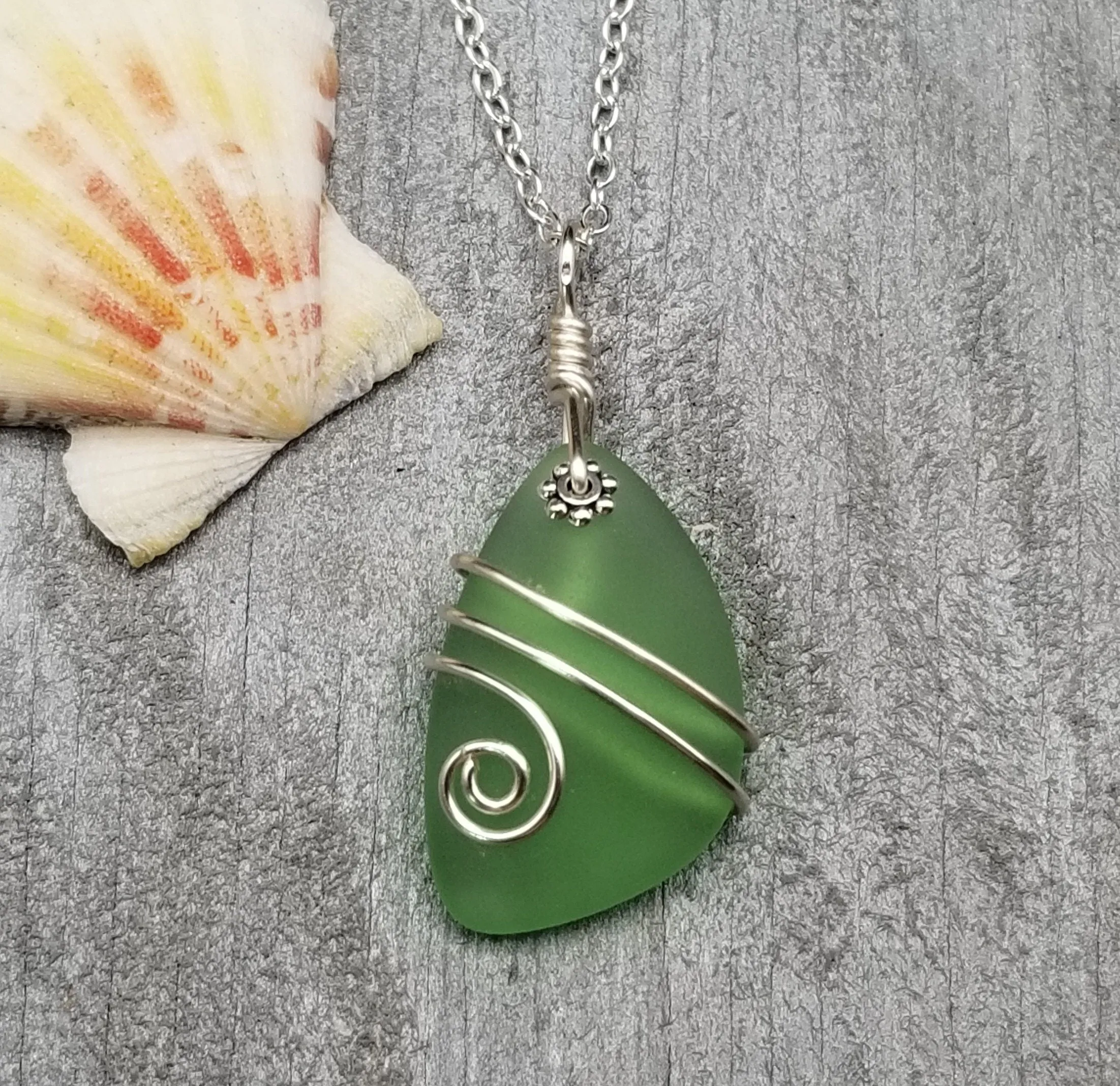 Hawaiian Jewelry Sea Glass Necklace, Wire Peridot Green Necklace, Unique Beach Jewelry Birthday Gift (August Birthstone Jewelry For Women)