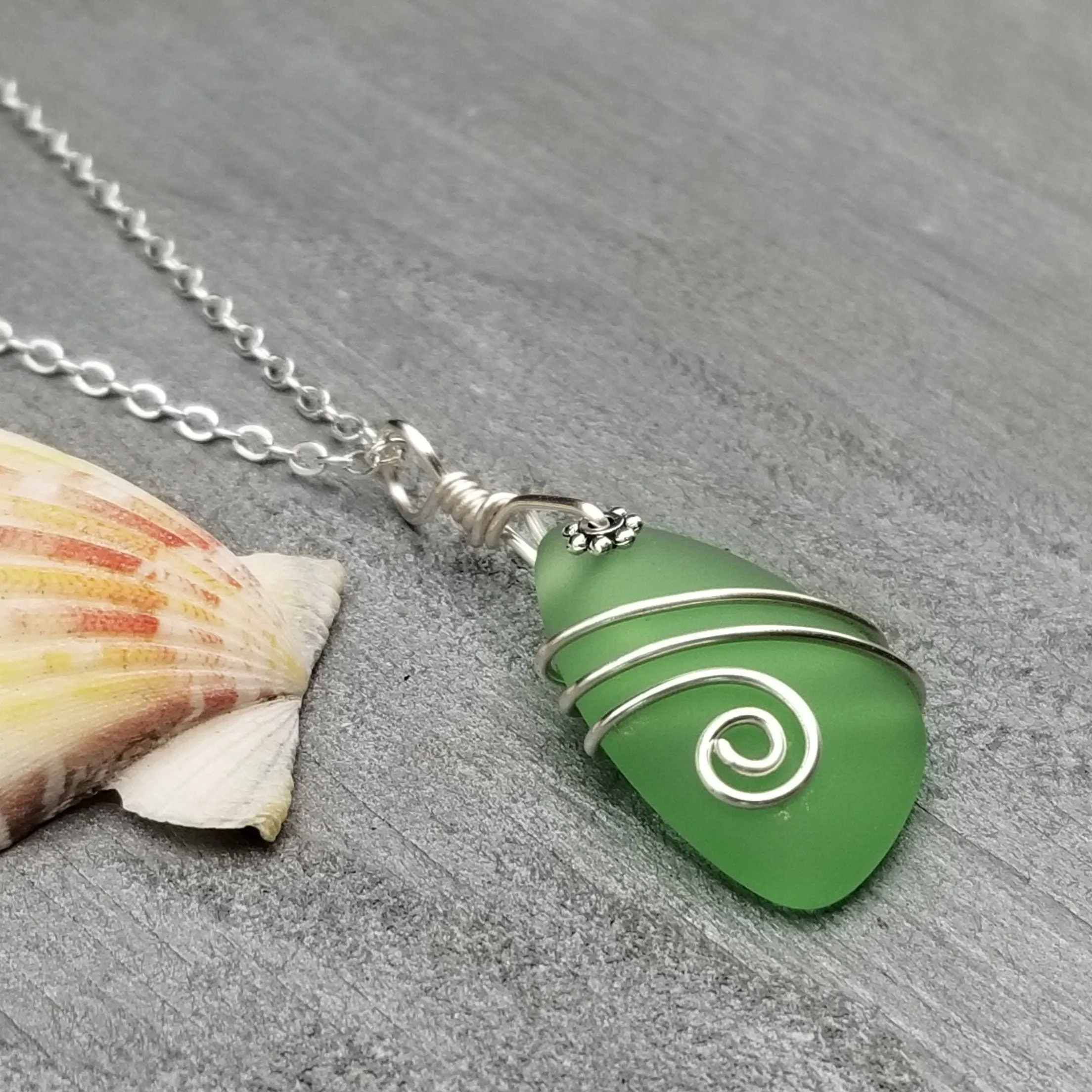 Hawaiian Jewelry Sea Glass Necklace, Wire Peridot Green Necklace, Unique Beach Jewelry Birthday Gift (August Birthstone Jewelry For Women)