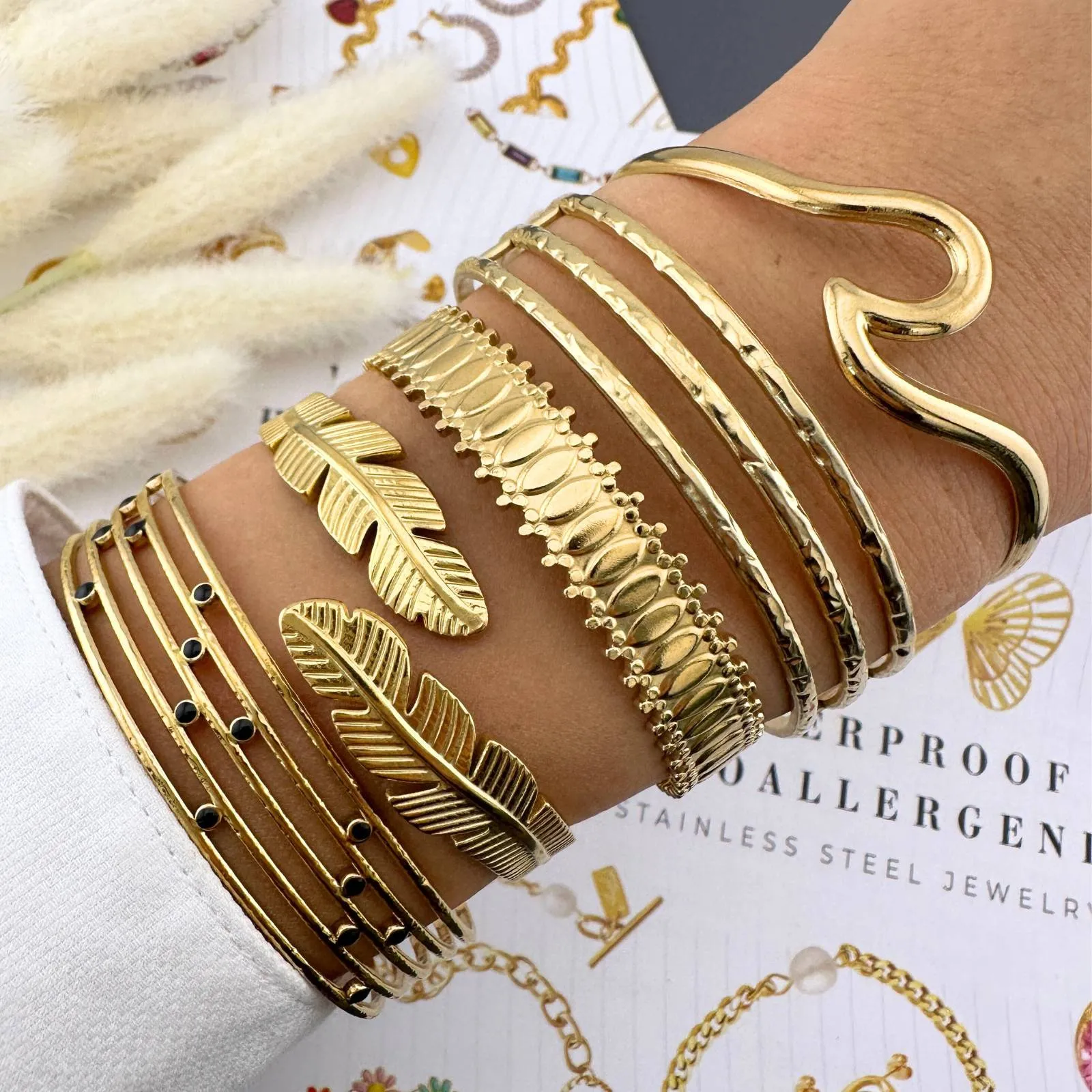 Leaf Whisper Bangle – 18K Gold