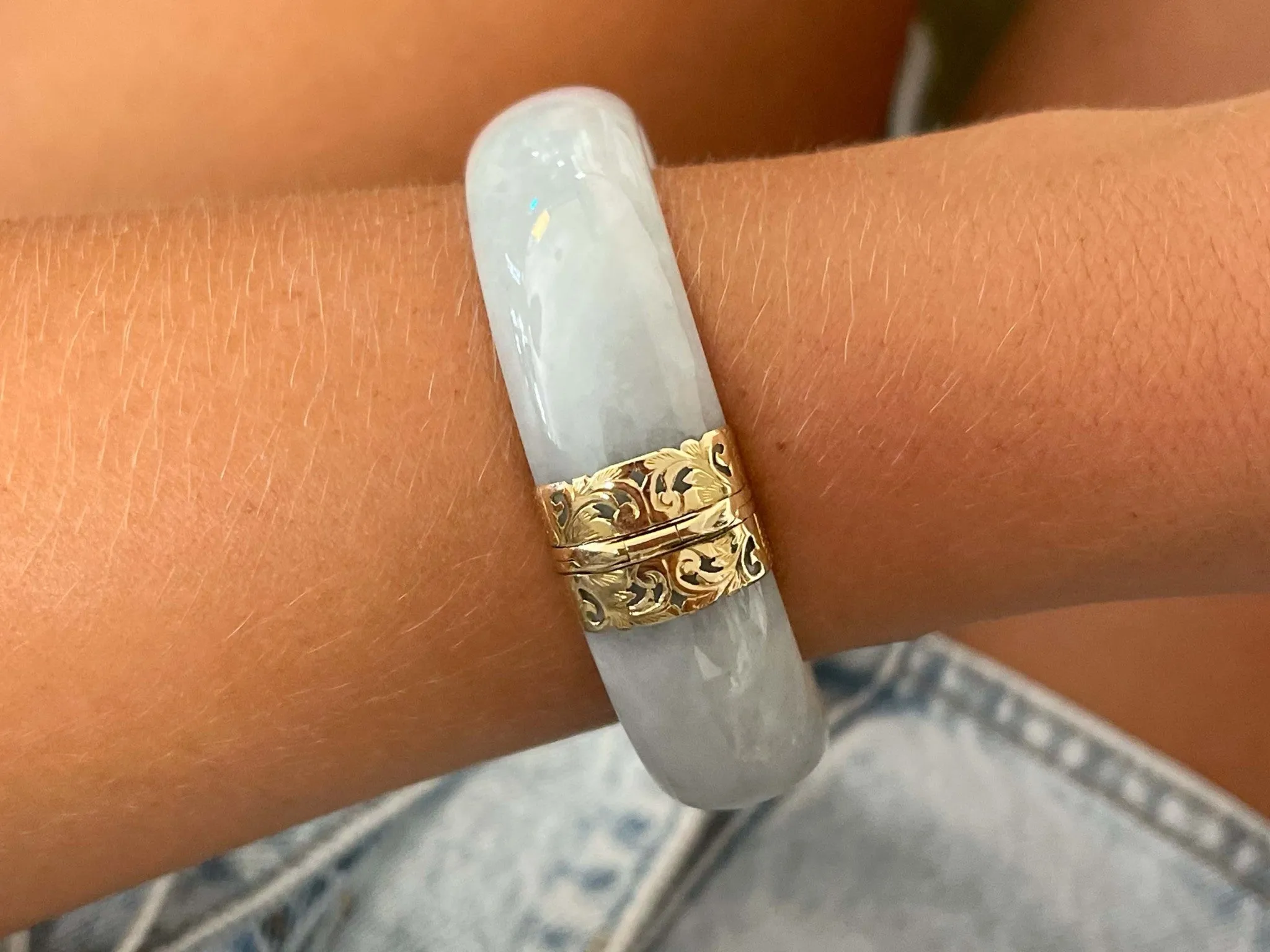 Mings Hawaii Wide Pale Green Jade Hinged Bangle in 14K Yellow Gold