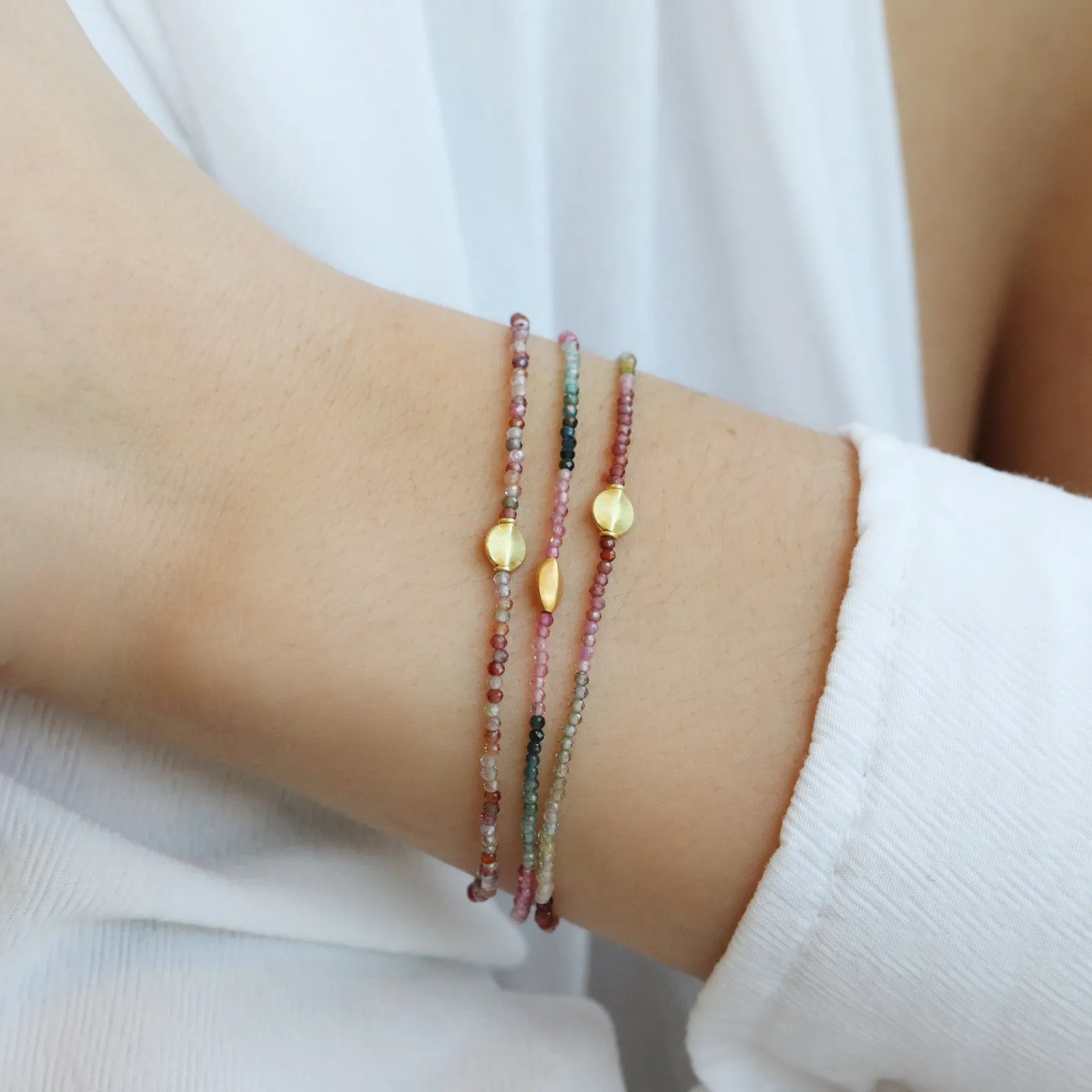 Mixed Faceted Ombre Pink & Grey Sapphire Beaded Bracelet with 18K Flattened Circle Bead