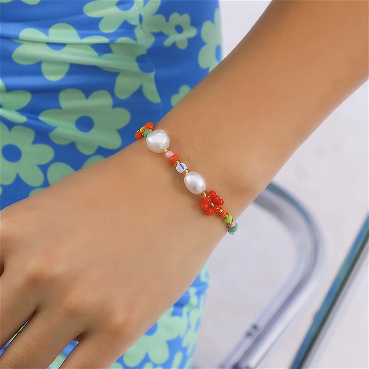 Multicolor Howlite & Pearl Silver-Plated Floral Beaded Adjustable Bracelet
