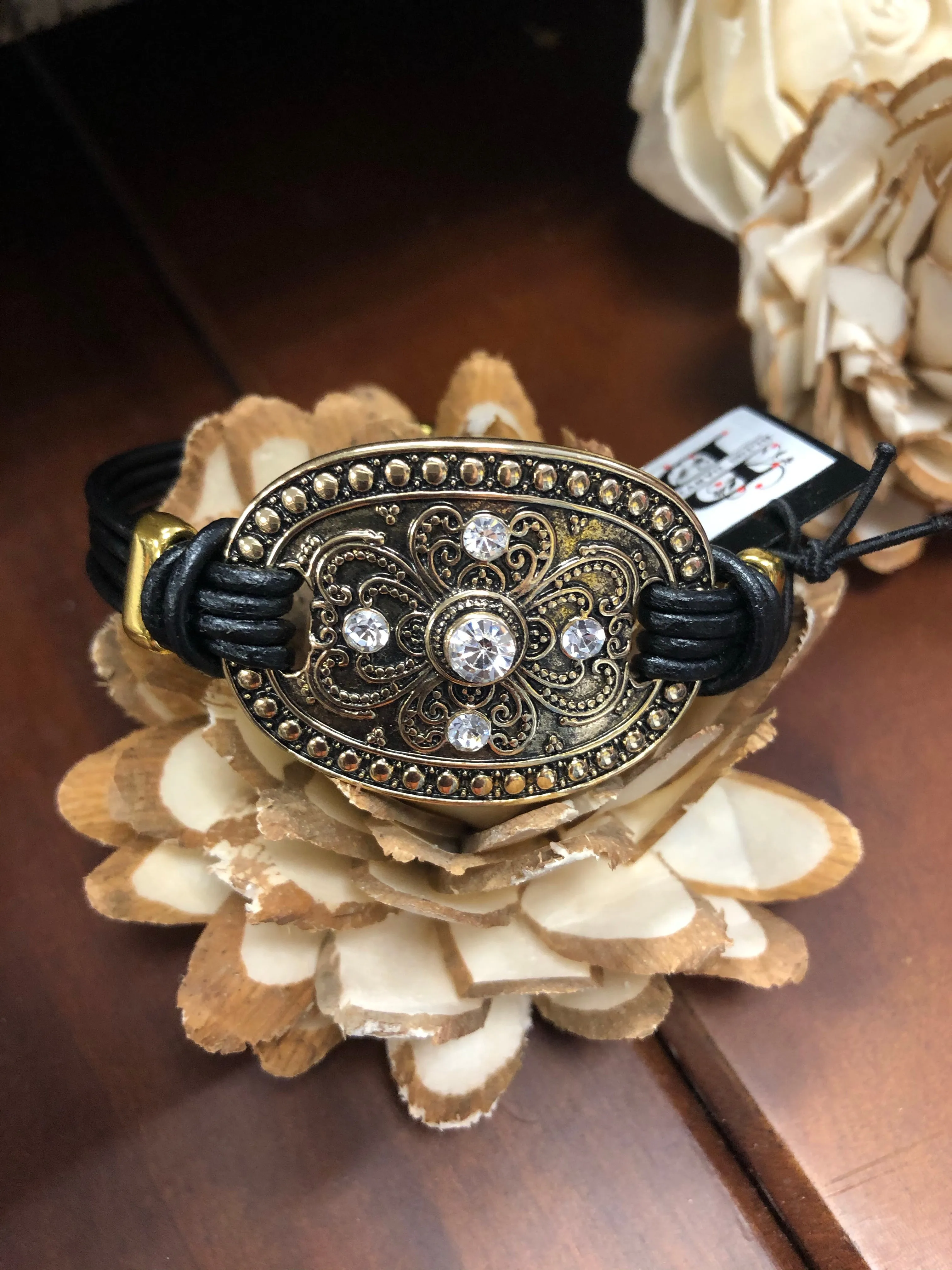 Rhinestone Filigree Disc Leather Bracelet