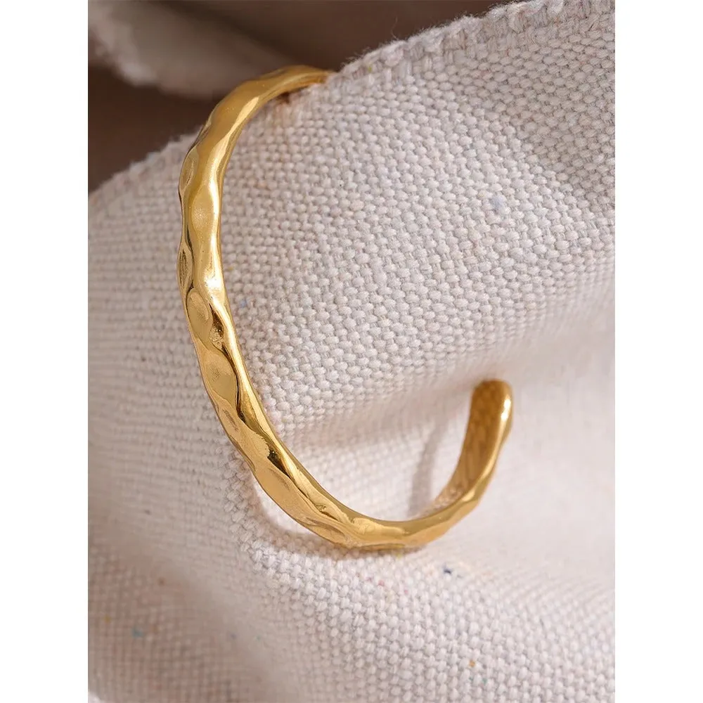 Simple Minimalist Tarnish-Free Gold Color Stainless Steel Bangle Bracelet with Metal Texture