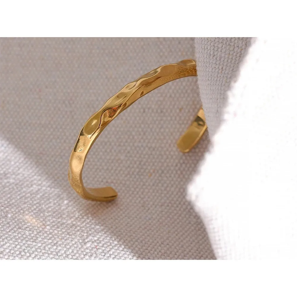 Simple Minimalist Tarnish-Free Gold Color Stainless Steel Bangle Bracelet with Metal Texture