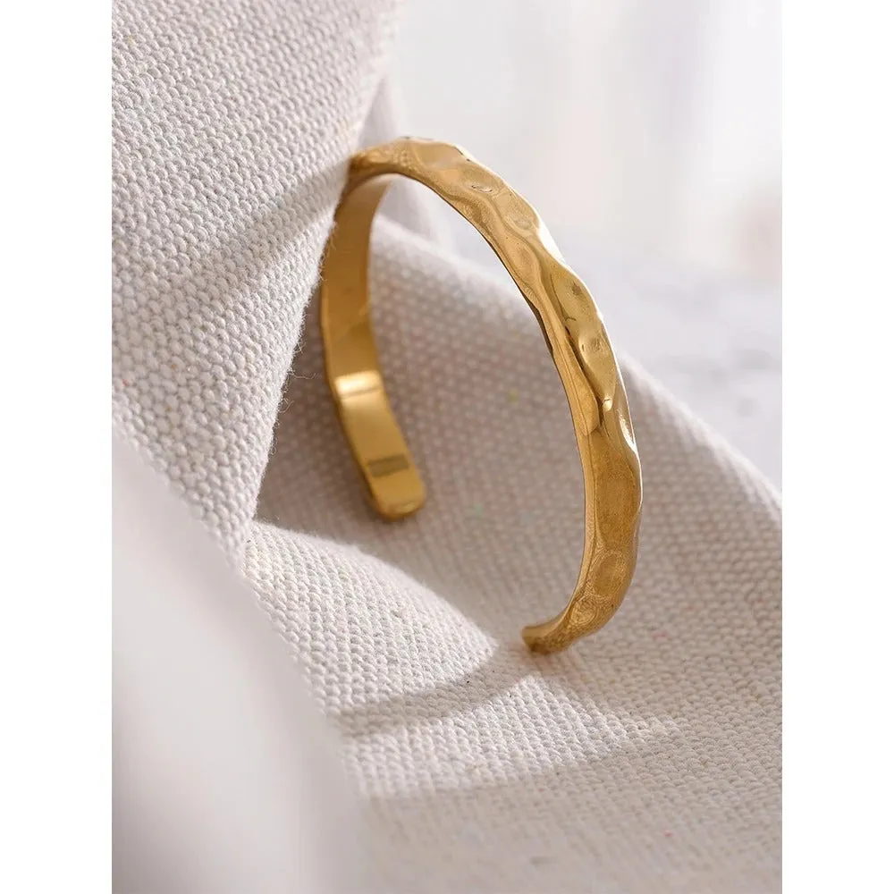Simple Minimalist Tarnish-Free Gold Color Stainless Steel Bangle Bracelet with Metal Texture