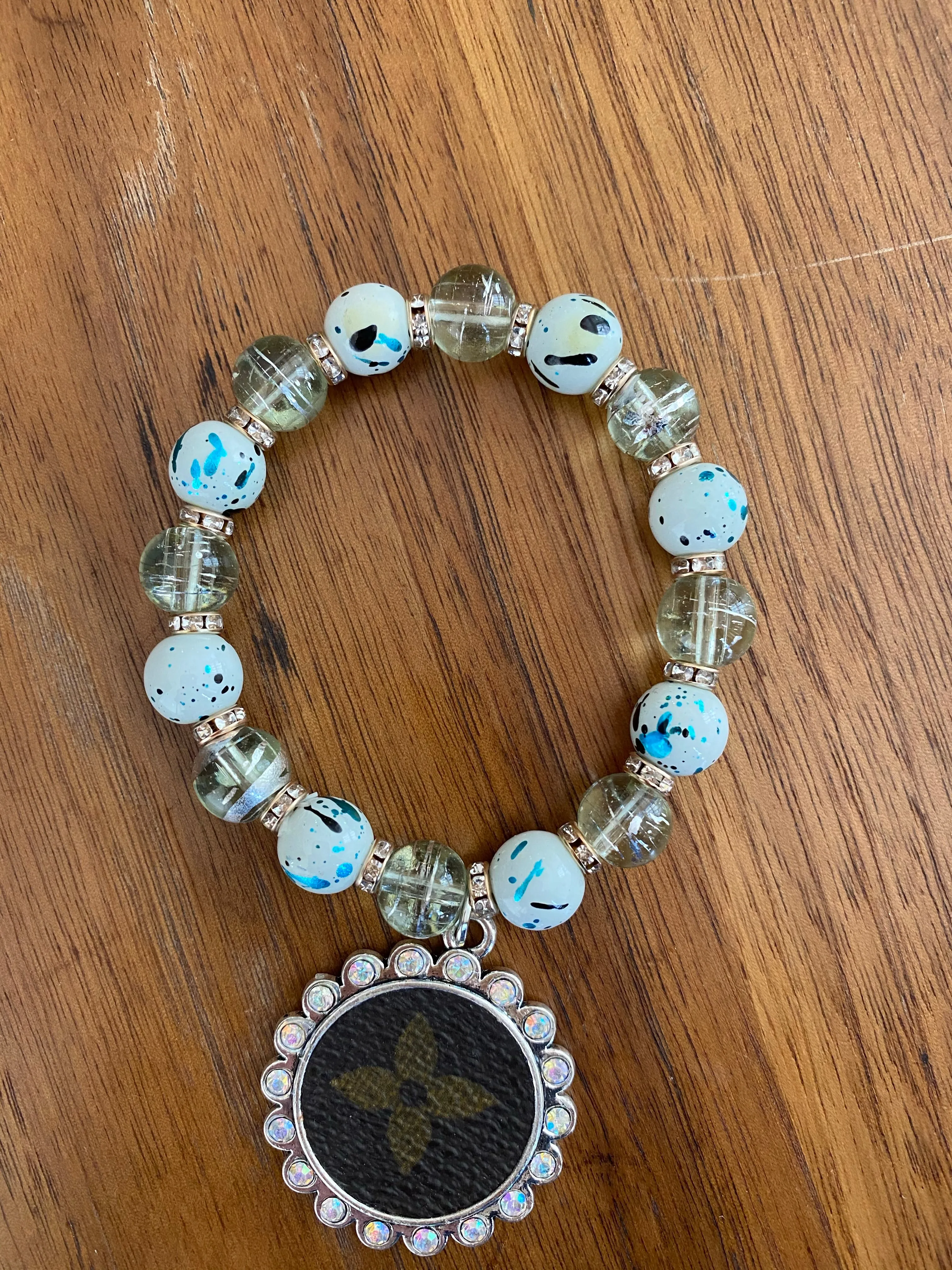 Single bead bracelets - Upcycle