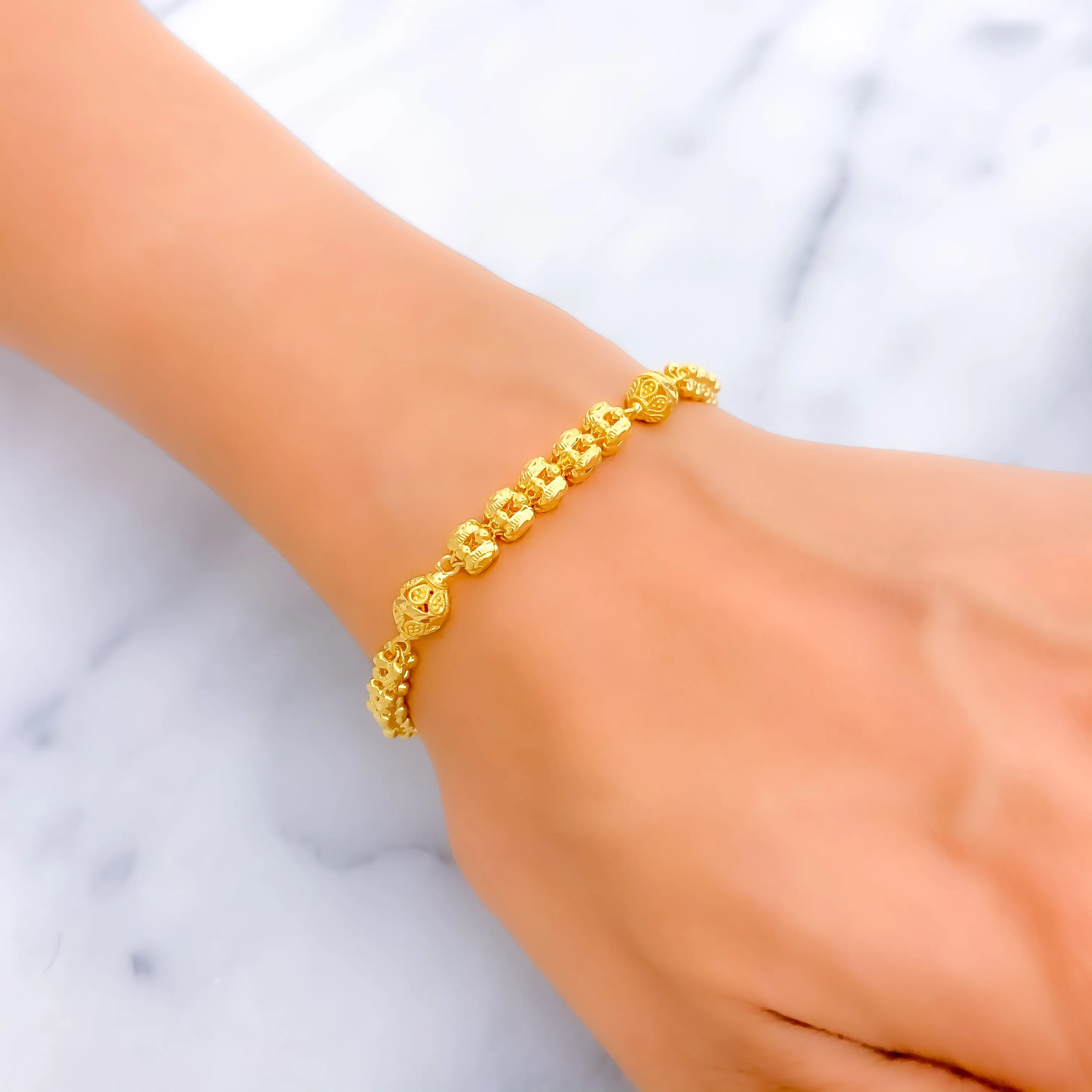 Tasteful Dazzling 22k Gold Bracelet